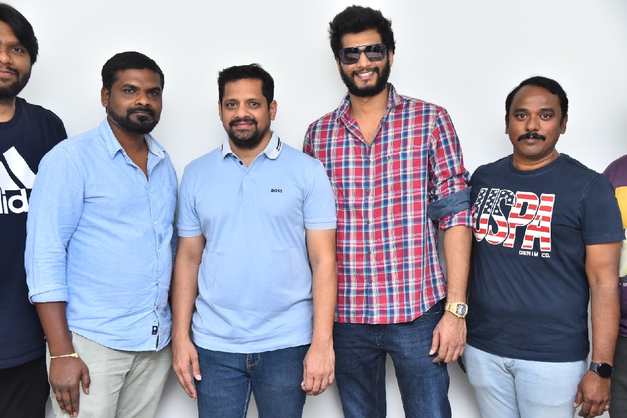 ప్రముఖ నిర్మాత బన్నీ వాస్ చేతుల మీదుగా ‘బరాబర్ ప్రేమిస్తా’ నుంచి ‘గుంజి గుంజి’ అంటూ సాగే పాట విడుదల