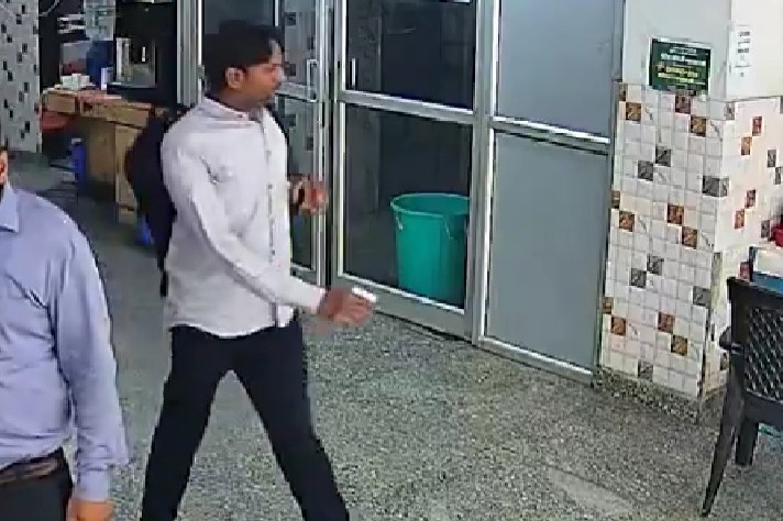 Accused recced CM Rekha Gupta's Shalimar Bagh residence for 11 minutes, new CCTV clip shows