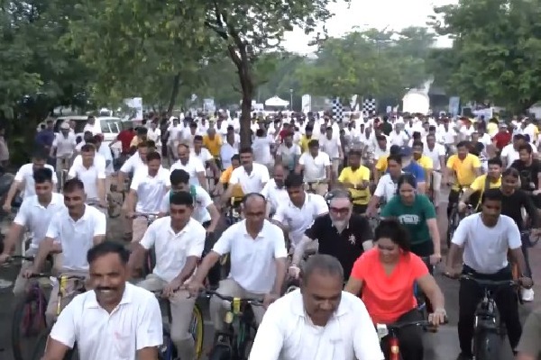 Police personnel across country join 'Fit India - Sundays on Cycle' to promote healthy living