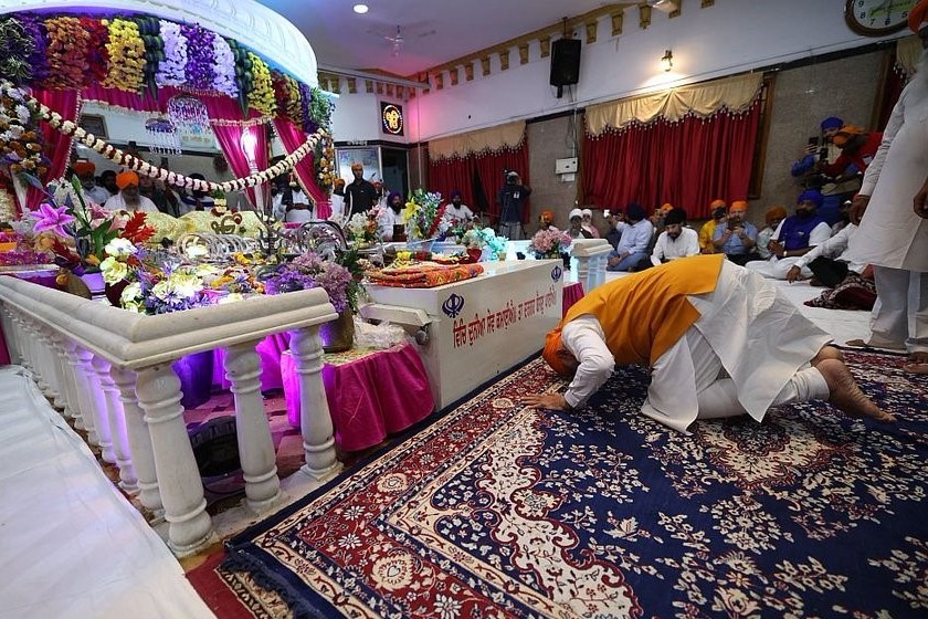 May we always walk on path of wisdom shown by Sri Guru Granth Sahib Ji: PM Modi