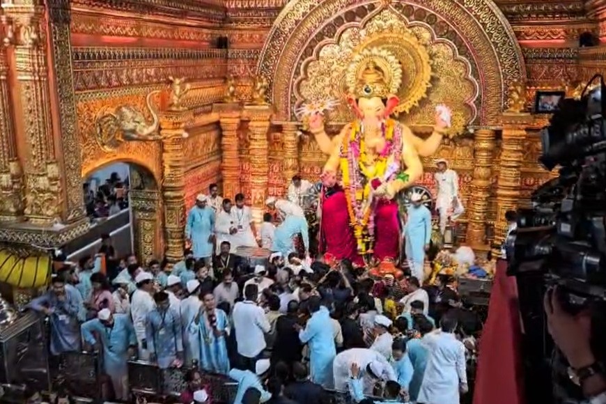 Ganesh Chaturthi: Massive crowd at Lalbaugcha Raja, devotees say 'feels like heaven'