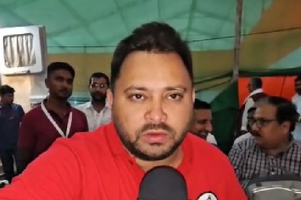 'Not possible to end democracy from Bihar': Tejashwi Yadav slams NDA, alleges BJP and ECI working together