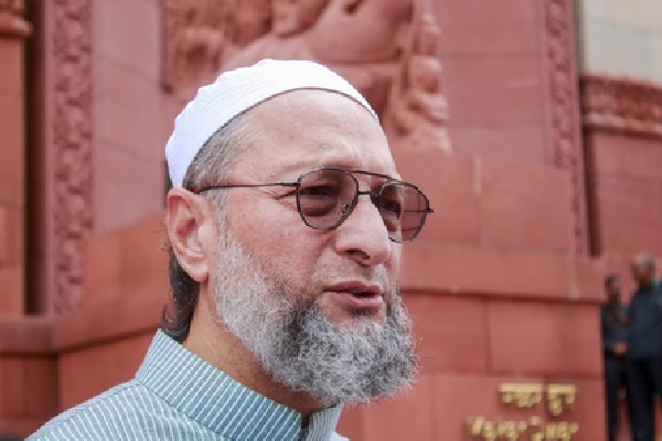 Owaisi disapproves use of abusive language against PM Modi