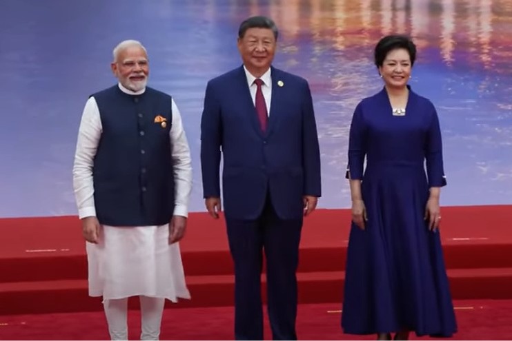 Chinese President Xi and his wife welcome PM Modi for SCO Summit reception