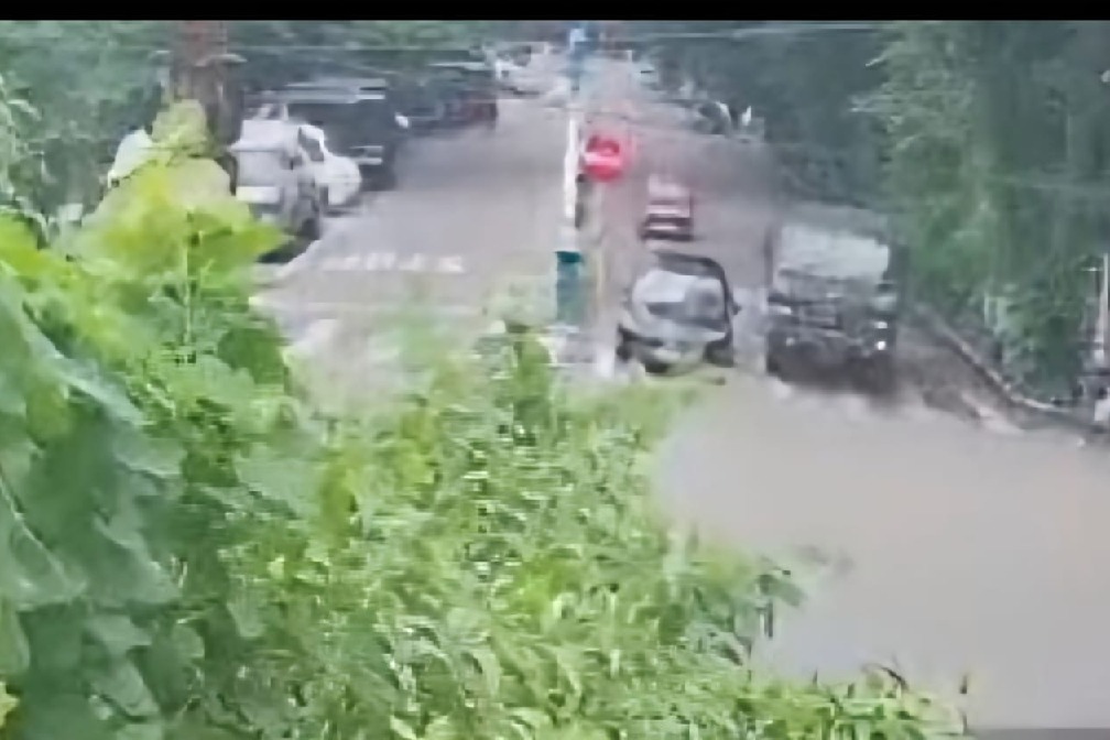 Kolkata Police seize Army truck for 'dangerous driving', a day after jawans dismantled Trinamool stage