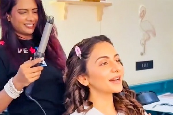 Rakul Preet Singh turns her make-up room into a karaoke studio