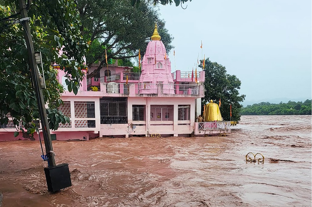 Flood wreaks havoc in Jammu, weather likely to improve today