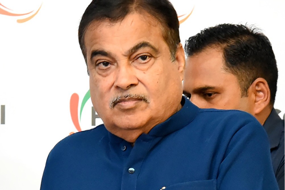 Nitin Gadkari backs educating students in regional languages on road safety