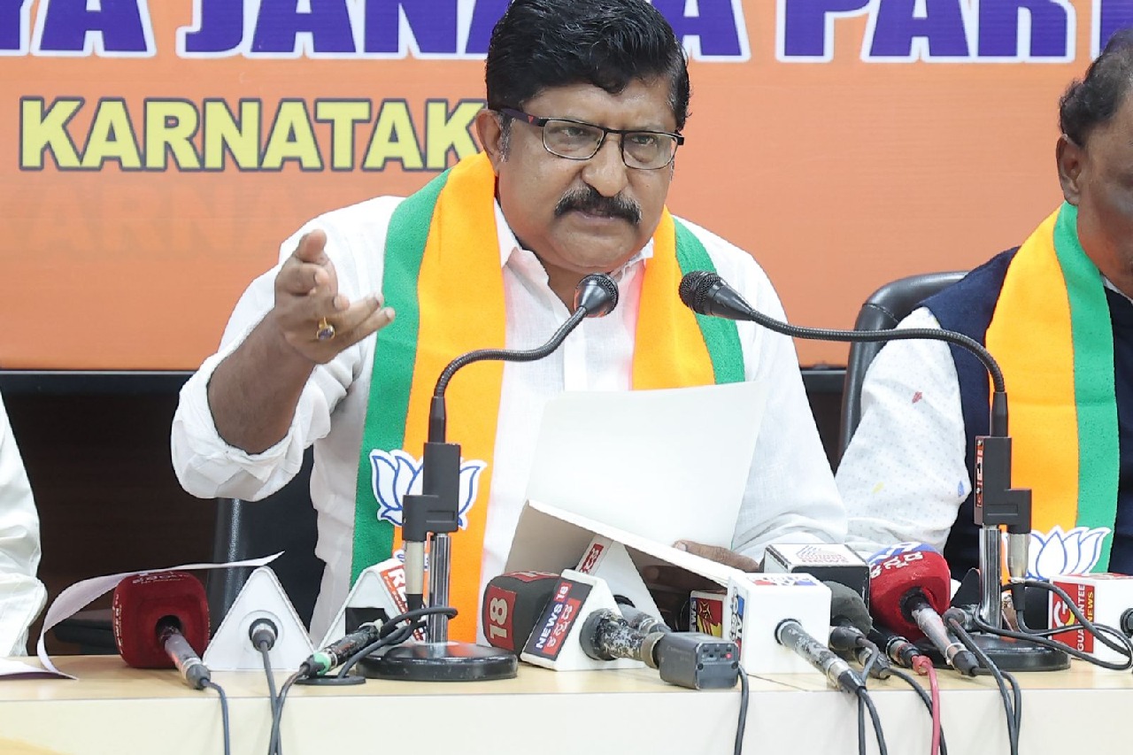 K'taka govt searching for caste within religion, says BJP on caste census