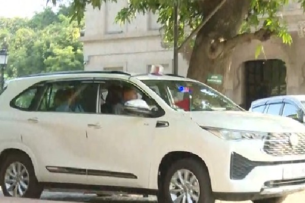 NDA nominee CP Radhakrishnan offers prayers at Delhi temple ahead of V-P election
