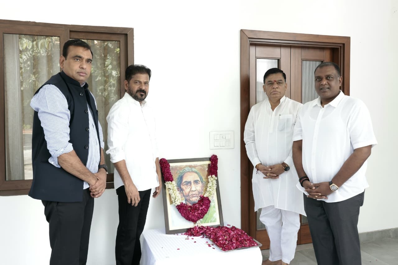 Tributes paid to Telangana's revolutionary fighter Chakali Ailamma