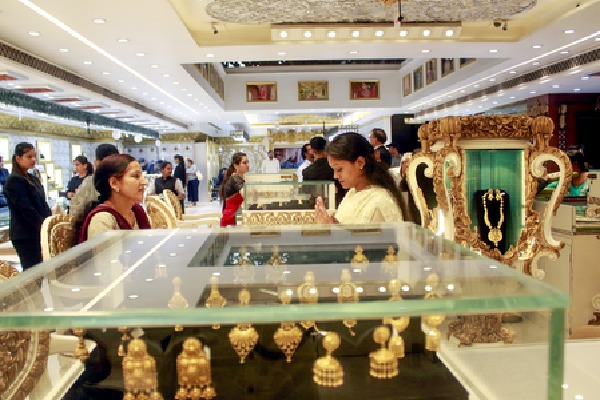 Gold and silver prices hit record high this week amid global uncertainty
