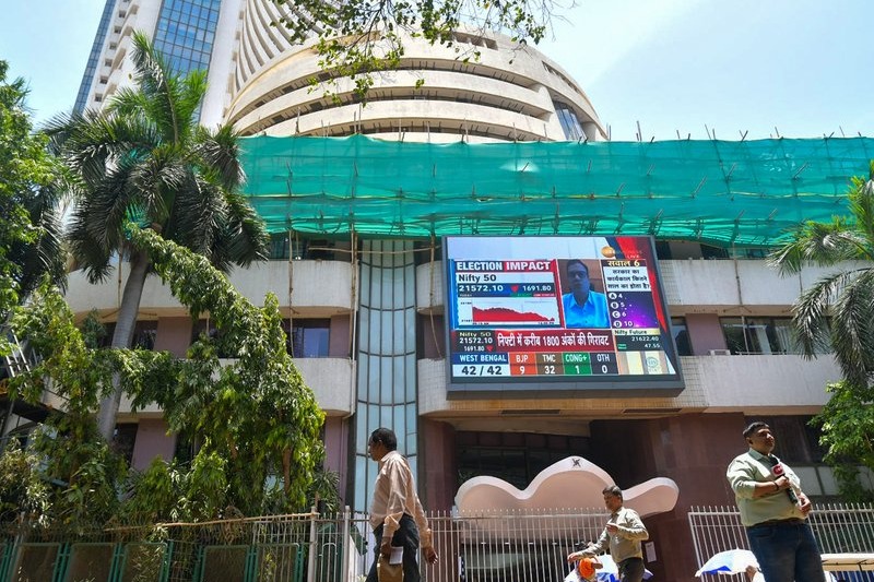 Mcap of 8 most valued firms jumps by Rs 1.69 lakh crore amid market rally