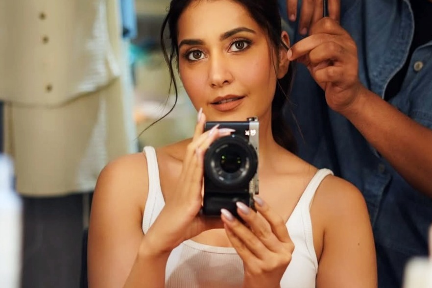 Raashii Khanna reveals her quirky triangle love on sets of ‘Telusu Kada’