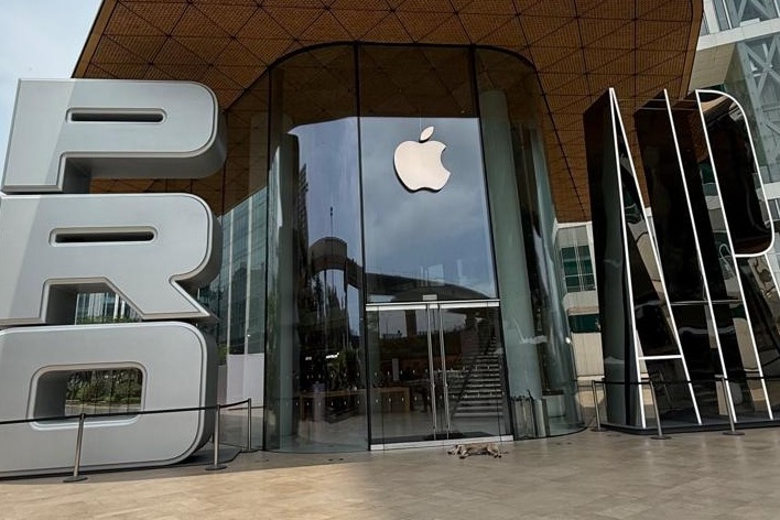 Apple 'Pro' and 'Air' retail art installations steal show in India amid long queues for iPhone 17