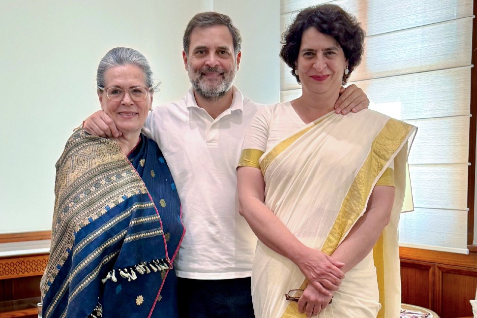 Sonia Gandhi, Rahul, join Priyanka on private visit to Wayanad