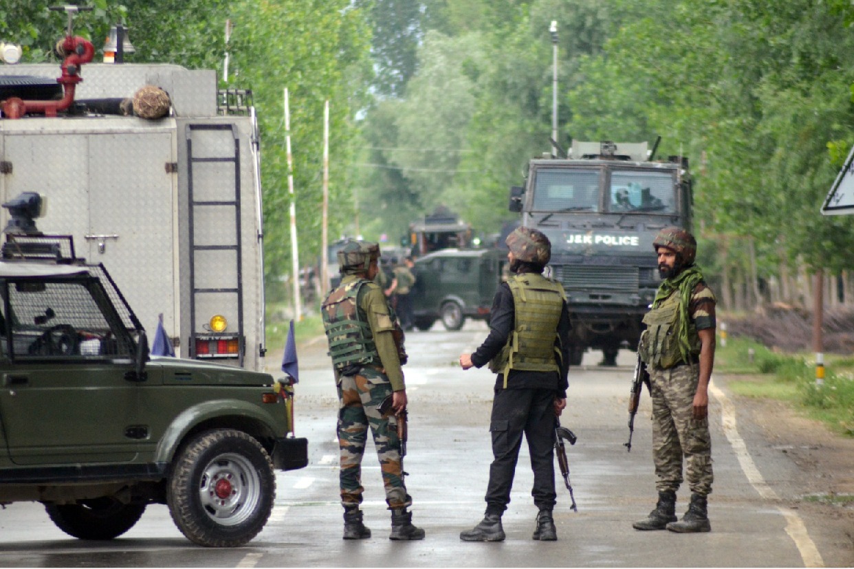 Army soldier killed in encounter in area adjoining J&K's Doda & Udhampur (Ld)