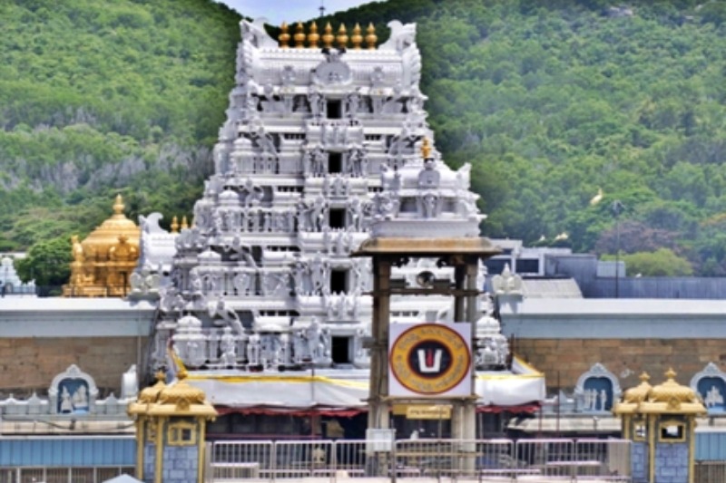Former TTD chairman demands CBI probe into theft from temple hundi