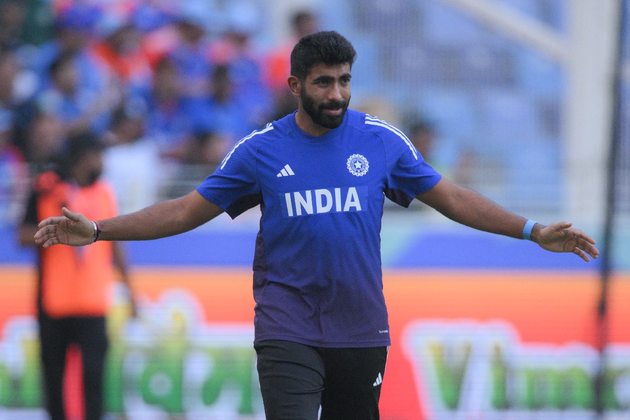 Asia Cup: Bumrah and Varun return as India elect to bowl first against Pakistan