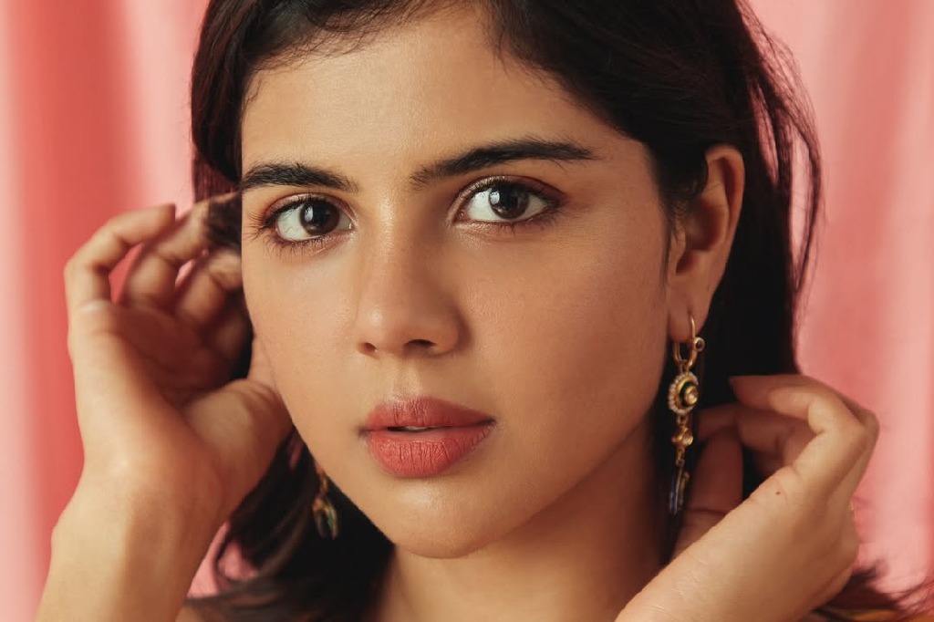 Kalyani Priyadarshan trashes post that claimed her parents had made her brother and her to stay at an orphanage