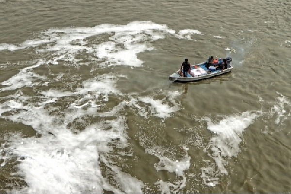 Andhra fishermen stage protest over sea pollution by industrial units