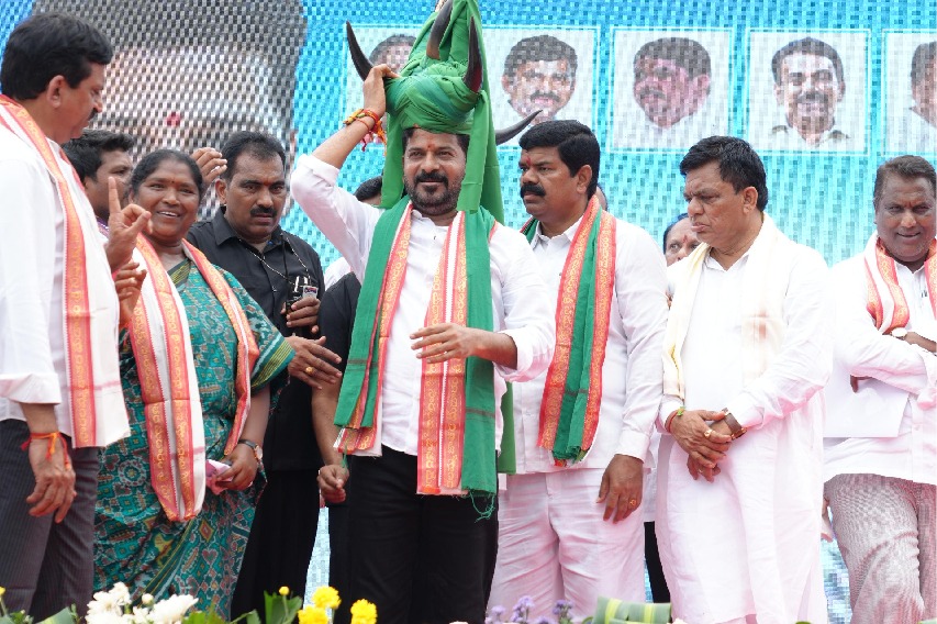 Telangana CM seeks Central funds for tribal fair ‘Medaram Jatara’
