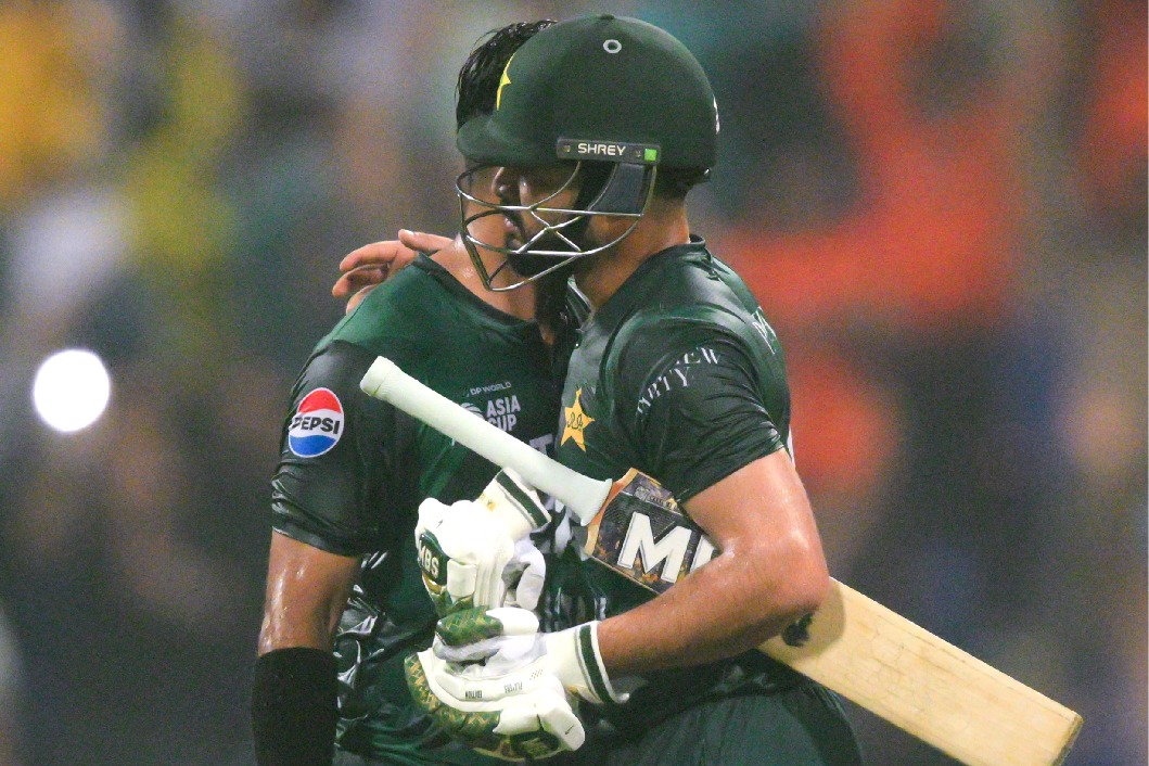Asia Cup: Talat-Nawaz stand; Shaheen's three-fer help Pakistan beat Sri Lanka by five wickets