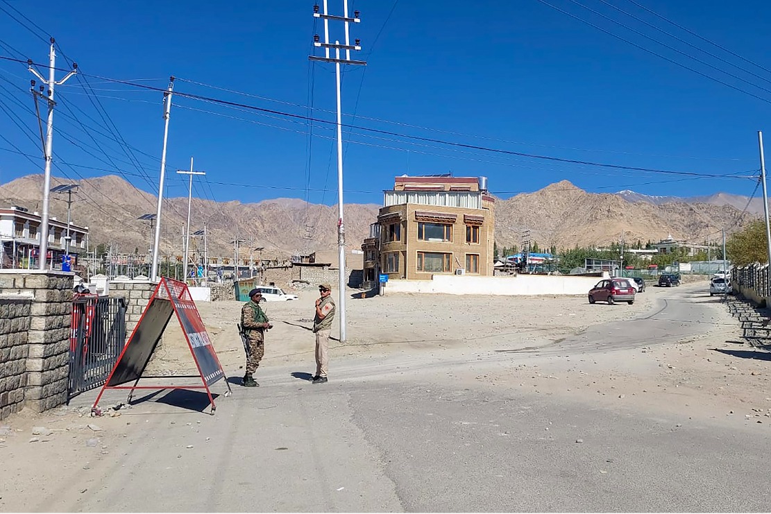 Curfew continues in Leh, Kargil; Home Ministry team meets LAD, KDA members