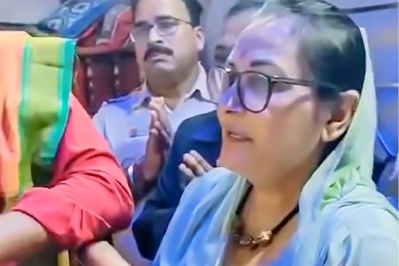 Jaya Prada offers prayers at the famous Tarapith Temple during Navratri