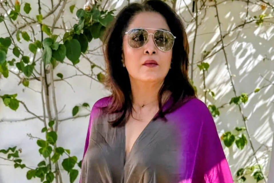 Veteran stars Madhoo and Ramya Krishnan party hard in Spain