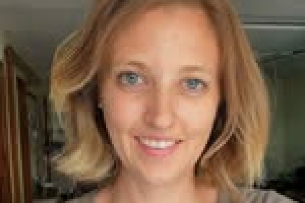 American woman hails affordability, accessibility of Indian healthcare after Rs 50 thumb treatment