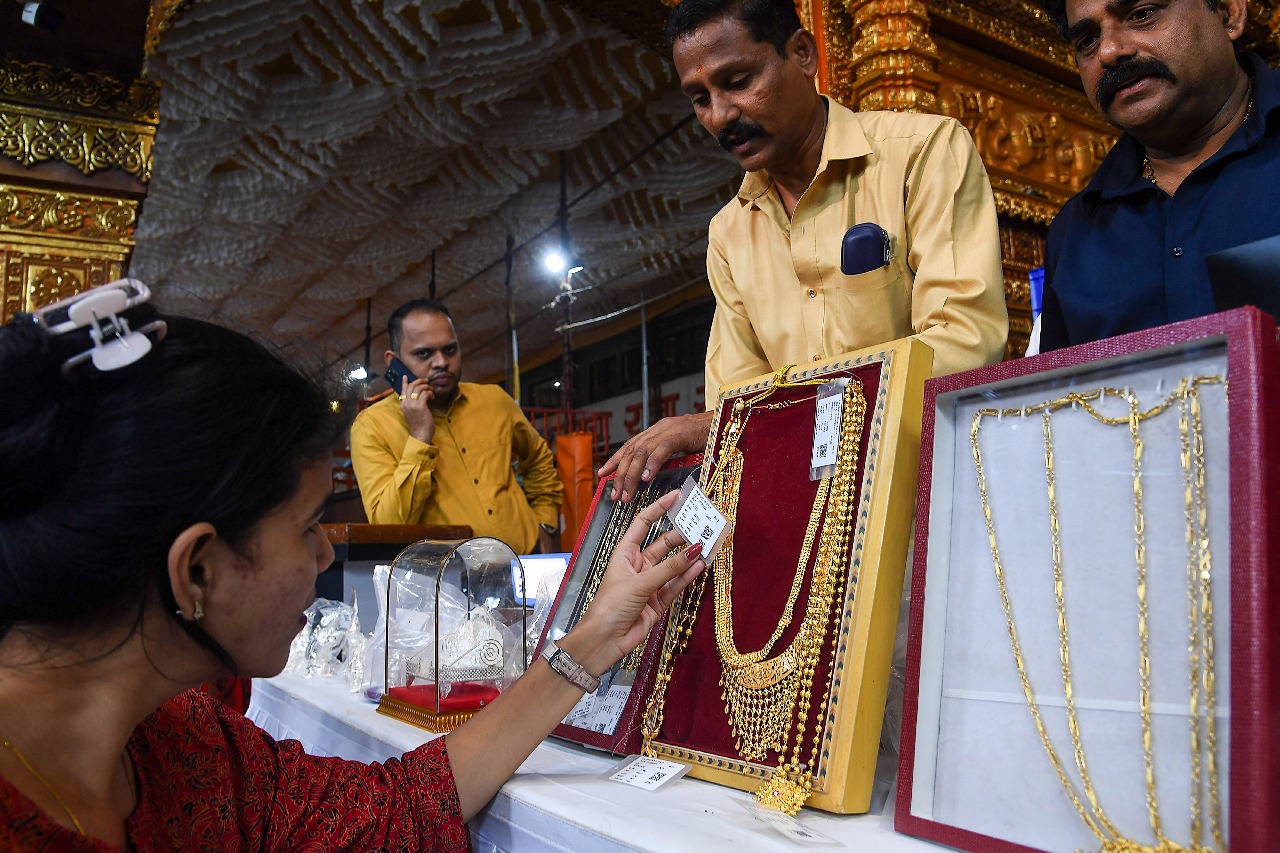 Gold reaches record high, poised for best month in 14 years