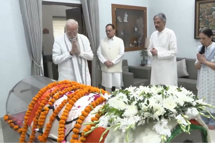 PM Modi pays last respects to veteran BJP leader Vijay Kumar Malhotra