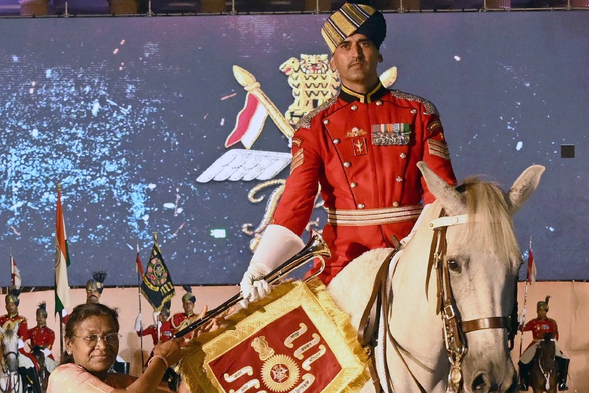 President Murmu presents special honour to her bodyguard