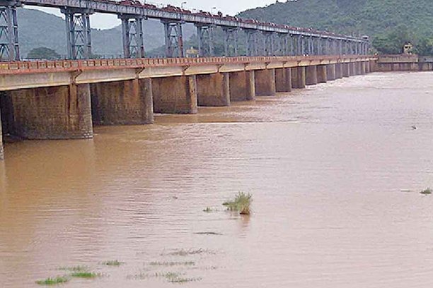 North coastal Andhra may face flash floods, CM reviews situation