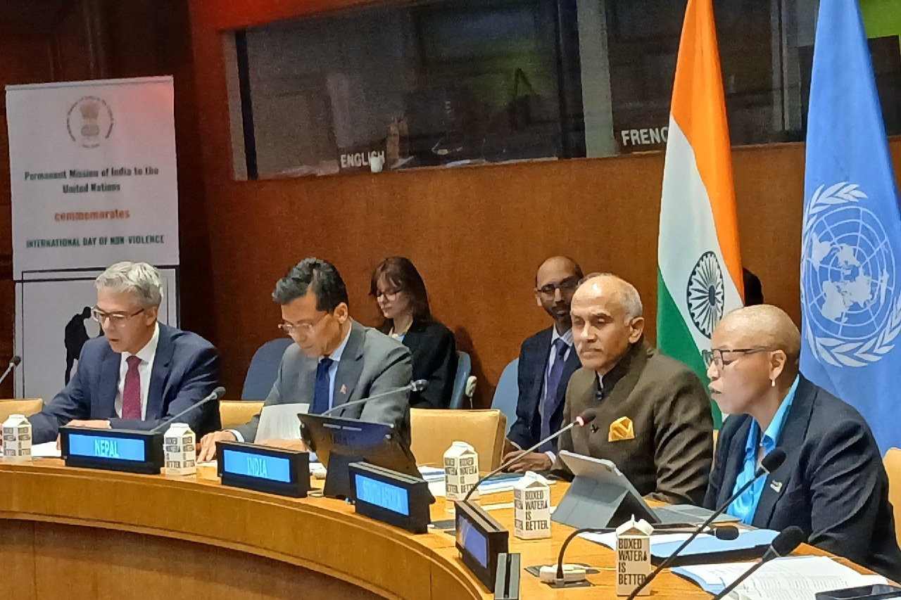 In ‘dangerous, divided’ times, Gandhi’s message gives strength to work peace: Guterres