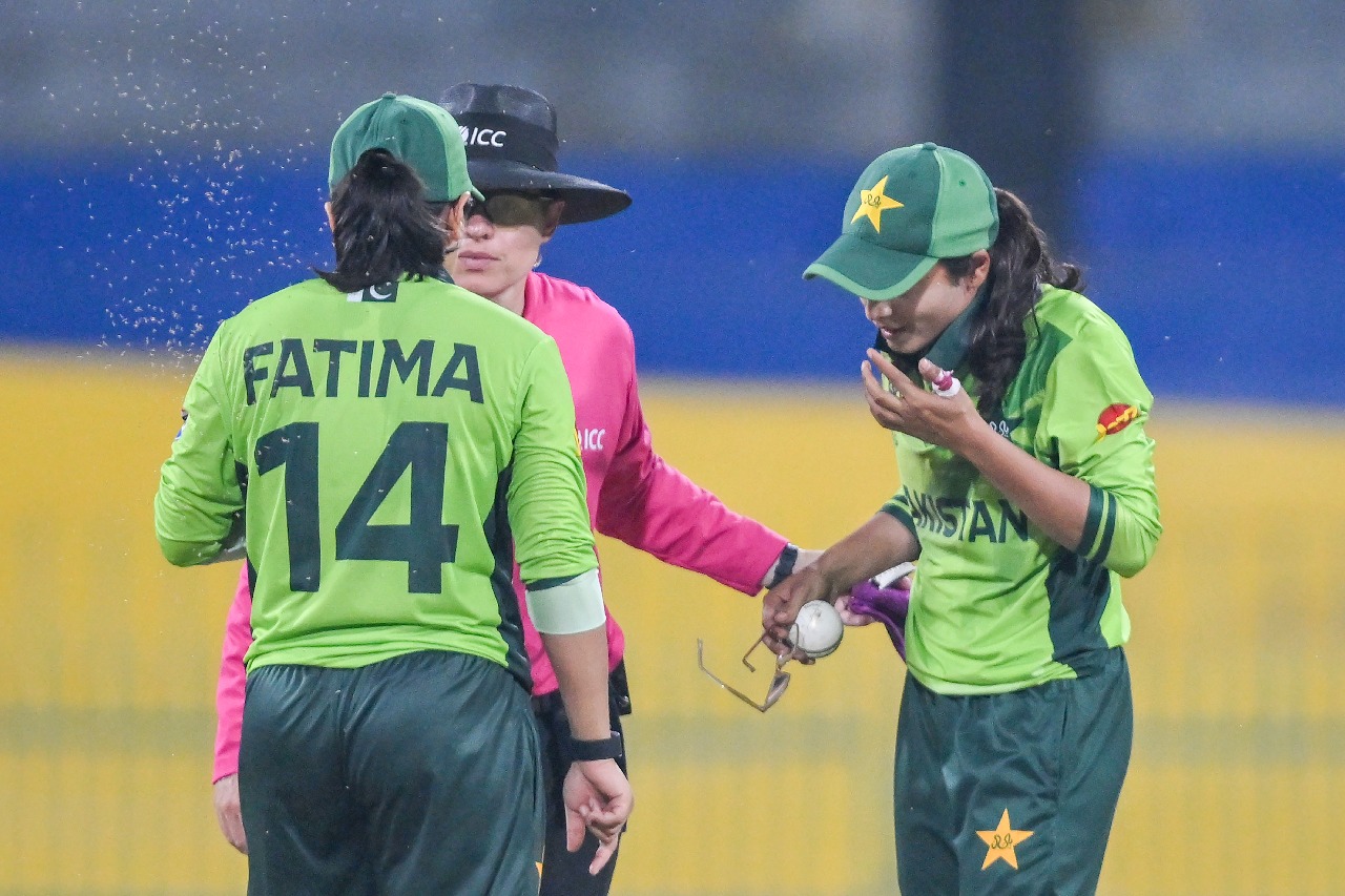 Women’s World Cup: 'Bugs break' halts play, India reach 154/4 in clash with Pakistan