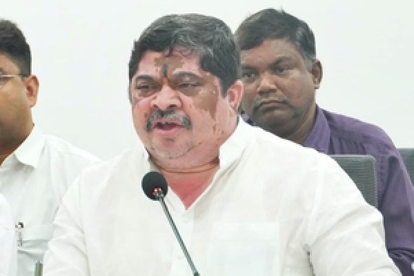 Telangana minister's 'buffalo' remark about colleague embarrasses Congress
