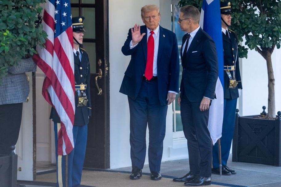 Trump suggests expelling Spain from NATO
