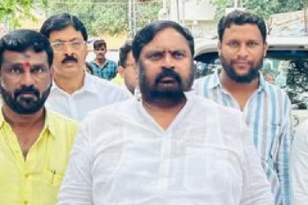 Jubilee Hills bypolls: Cong in-charge Meenakshi Natarajan intervenes to pacify ex-MP