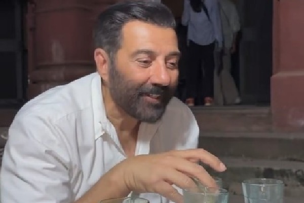 Sunny Deol advises to 'stay healthy eat healthy' while relishing a Samosa