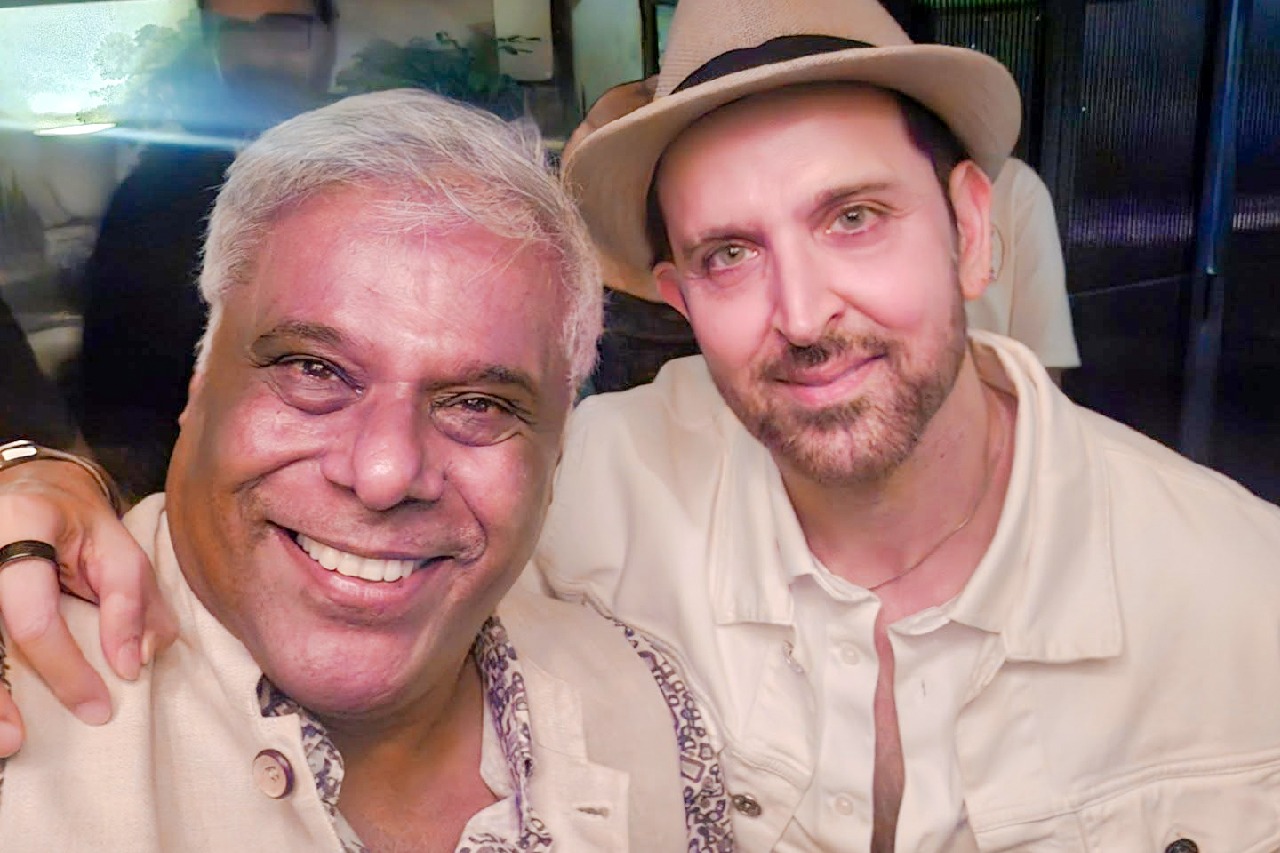 Ashish Vidyarthi meets Hrithik Roshan after 25 years, calls it ‘a special evening’