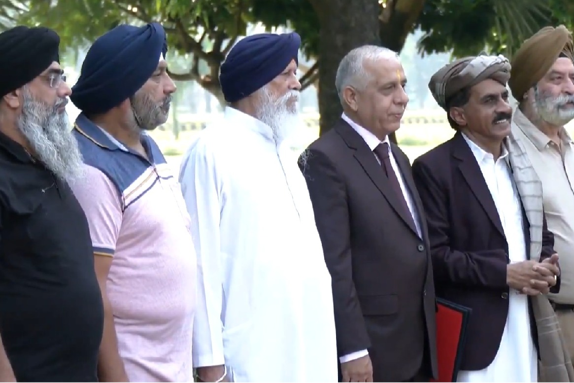 Afghan Hindus, Sikhs meet Muttaqi in Delhi, honour him in traditional Afghani style