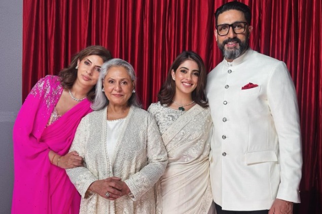 Jaya Bachchan, Shweta Bachchan get emotional as Abhishek Bachchan wins first Filmfare award, dedicates it to Aishwarya Rai