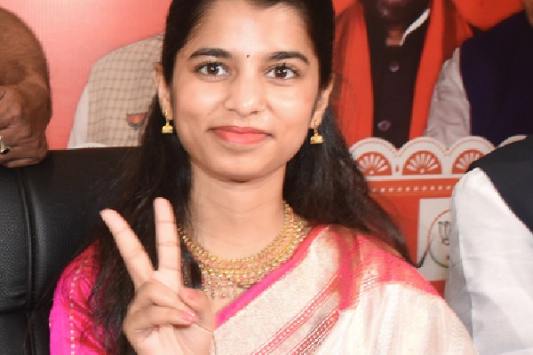 Bihar Assembly polls: Singer Maithili Thakur gets BJP ticket from Alinagar constituency