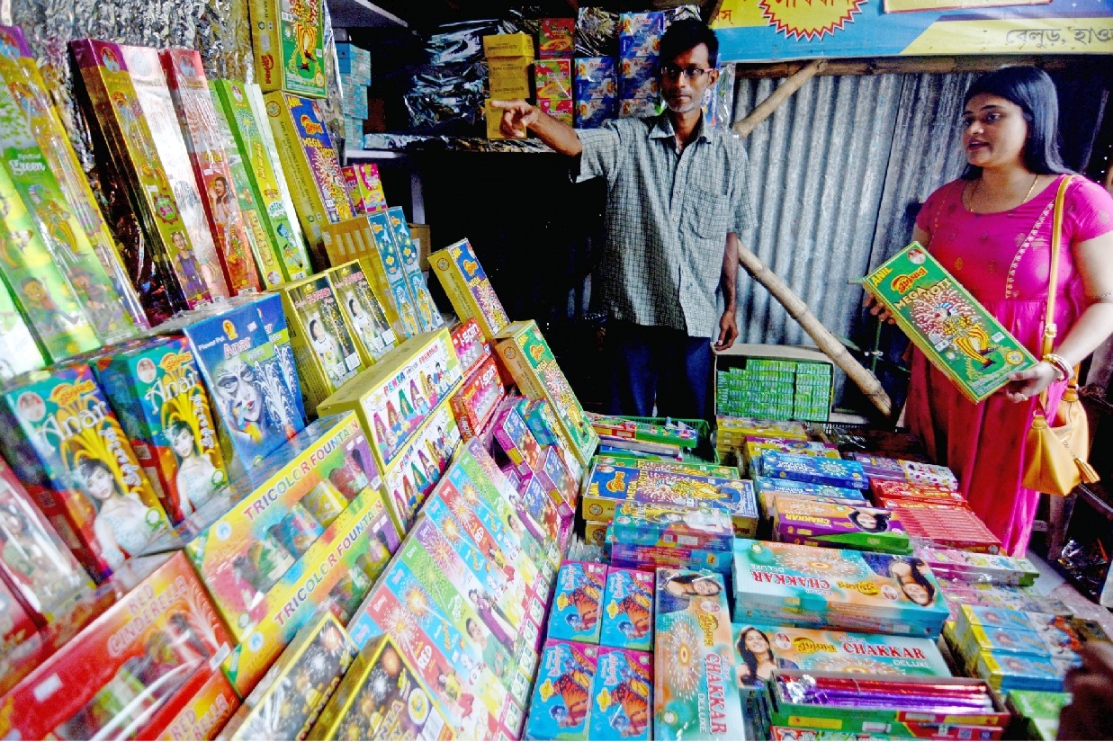 Sale, bursting of green crackers allowed only between Oct 18-20: Delhi Police