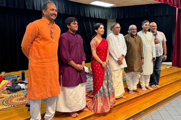 డాలస్‌లో ‘శ్వాస స్వర సంధ్య&#39; తో ఈలపాట మాంత్రికుడు పద్మశ్రీ డా. కొమరవోలు శివప్రసాద్ మాయాజాలం