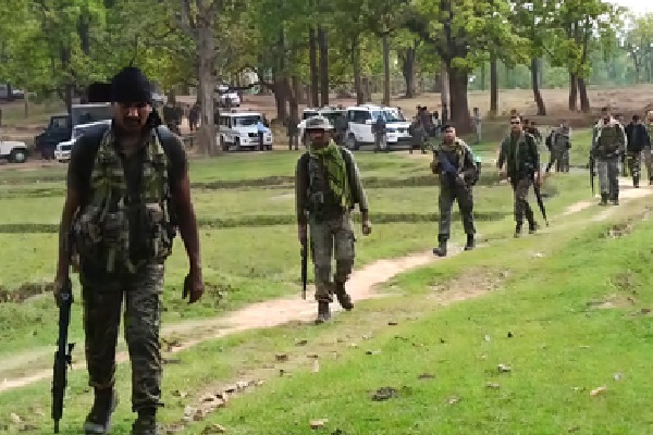 Wanted Maoist Geeta, carrying Rs 5 lakh bounty on head, surrenders in Chhattisgarh