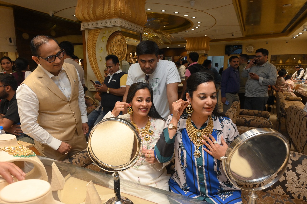 Gold coins to cars, India witnesses record-breaking festive sales