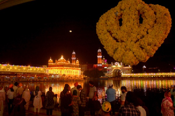 Golden Temple illuminated to mark Bandi Chhor Diwas, Diwali